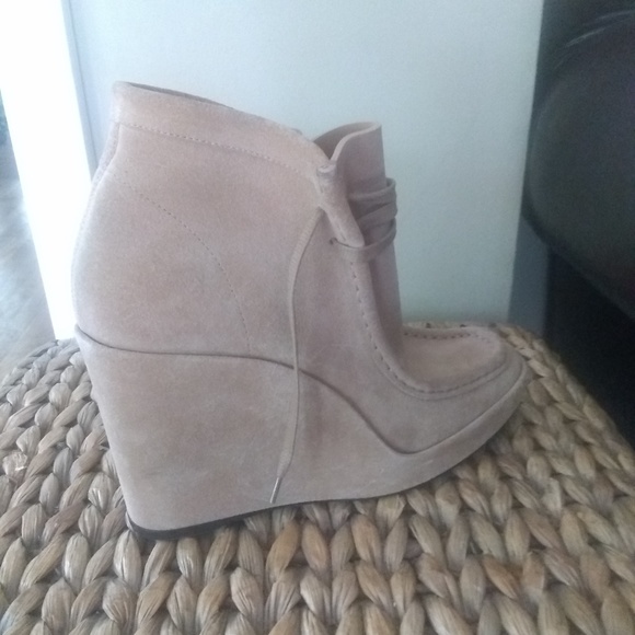 Balenciaga Suede Lace-up Platform Wedge Ankle Boot - Picture 5 of 6